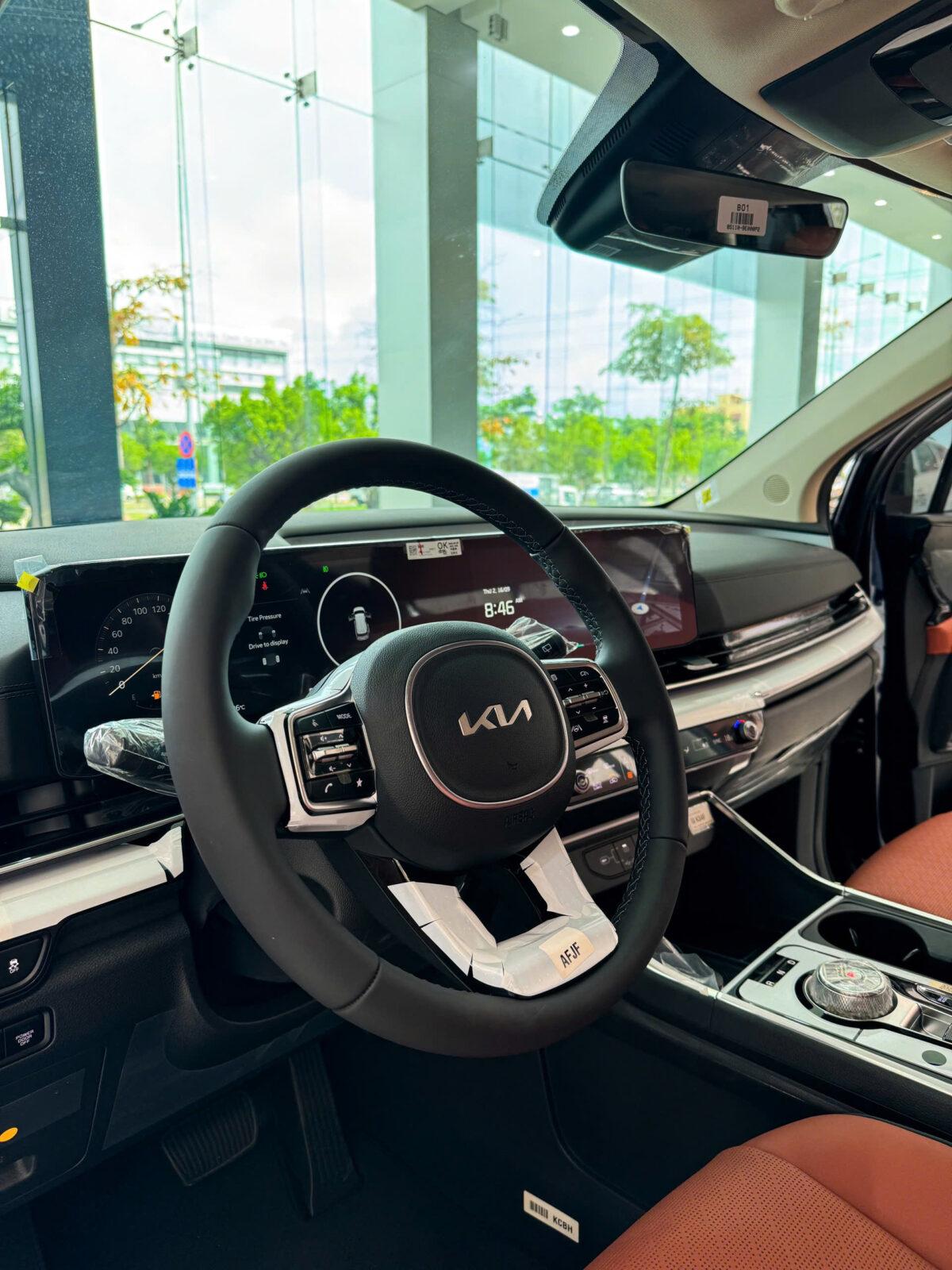 New Carnival 12 So sánh và đánh giá chi tiết các phiên bản KIA Carnival 2025